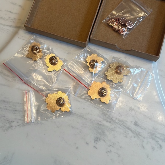 Pin collection - Picture 4 of 4